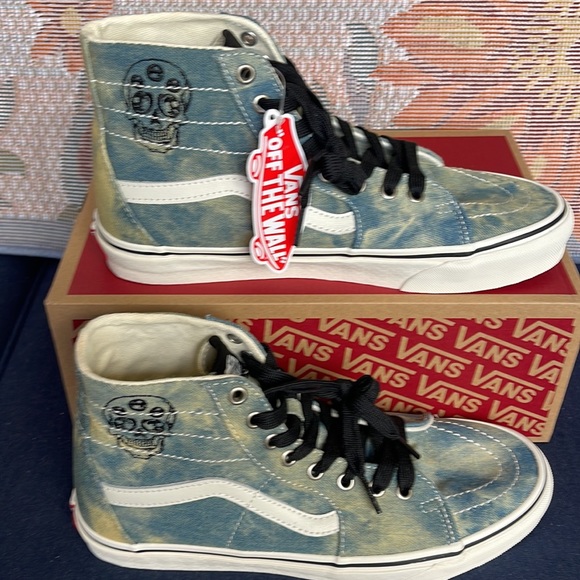 Vans Men’s Sk8-Hi Tapered
Denim Embroidery Olive/White 
VN0A5KRUY33
Sneakers - Picture 3 of 16